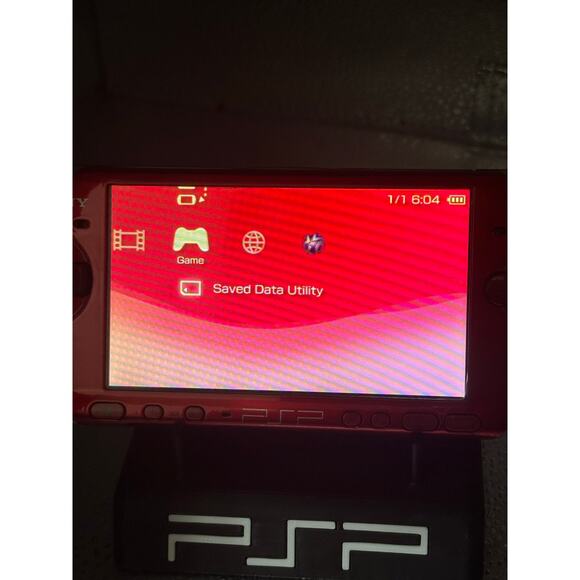 Red psp 3000 w/charger & new battery - Picture 8 of 8